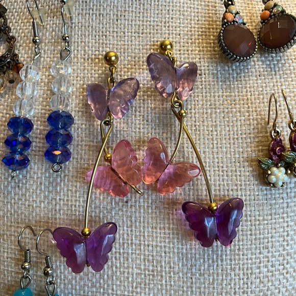 SEVEN BEAUTIFUL PAIRS OF PIERCED EARRINGS - Picture 7 of 13